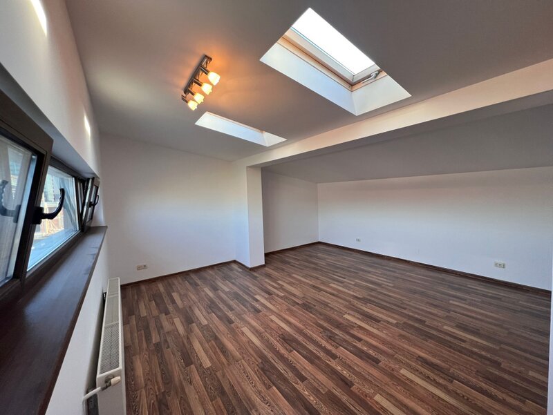 Pipera, Porsche, Cortina North, casa tip duplex, 5 camere,  260 mp.