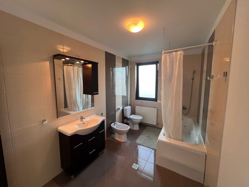 Pipera, Porsche, Cortina North, casa tip duplex, 5 camere,  260 mp.